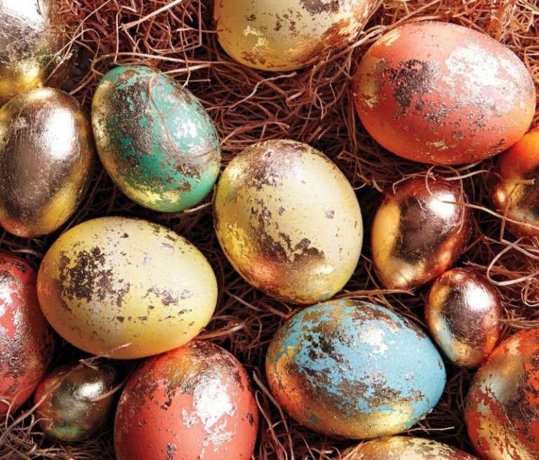 Farby vajíčka-zlaté-trblietky-nápady-rôzne-farby