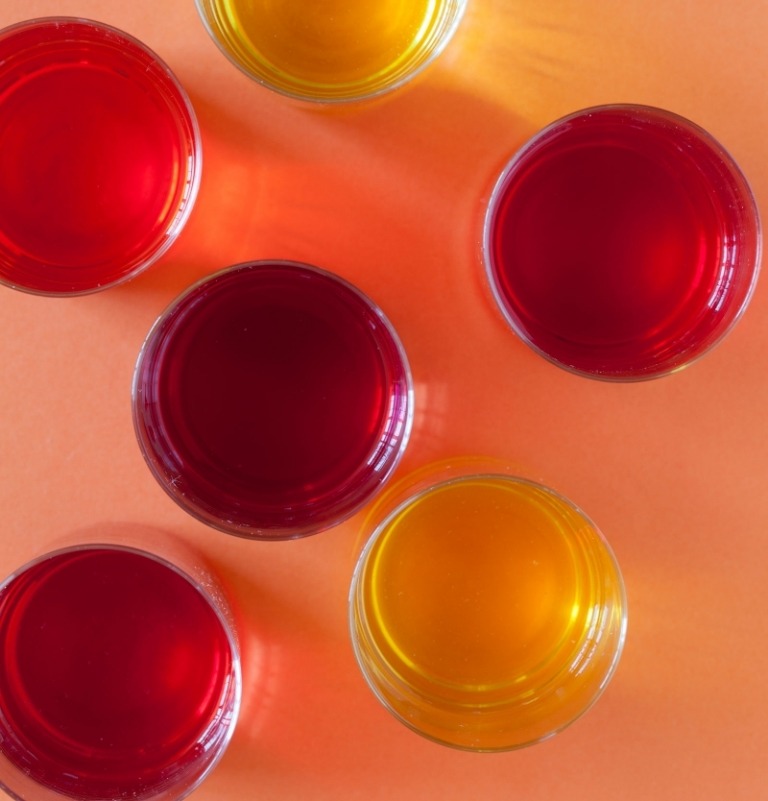 Farbenie vajec-návod-krok-1-kombinovanie farieb