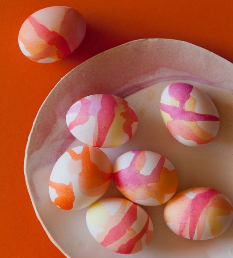 Vajíčko-farbenie-nápady-návod-mramorovanie