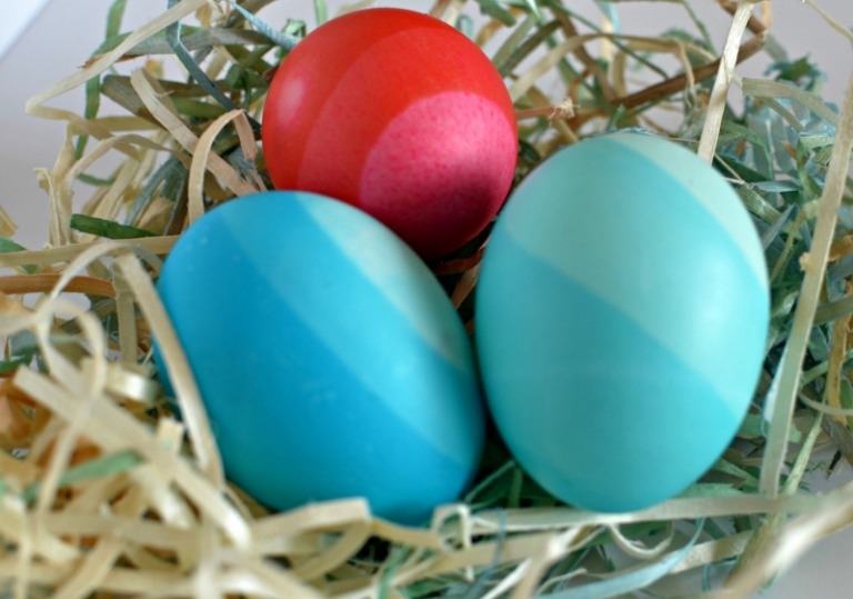 Vajcia-farbenie-veľkonočné vajíčka-návod-ombre