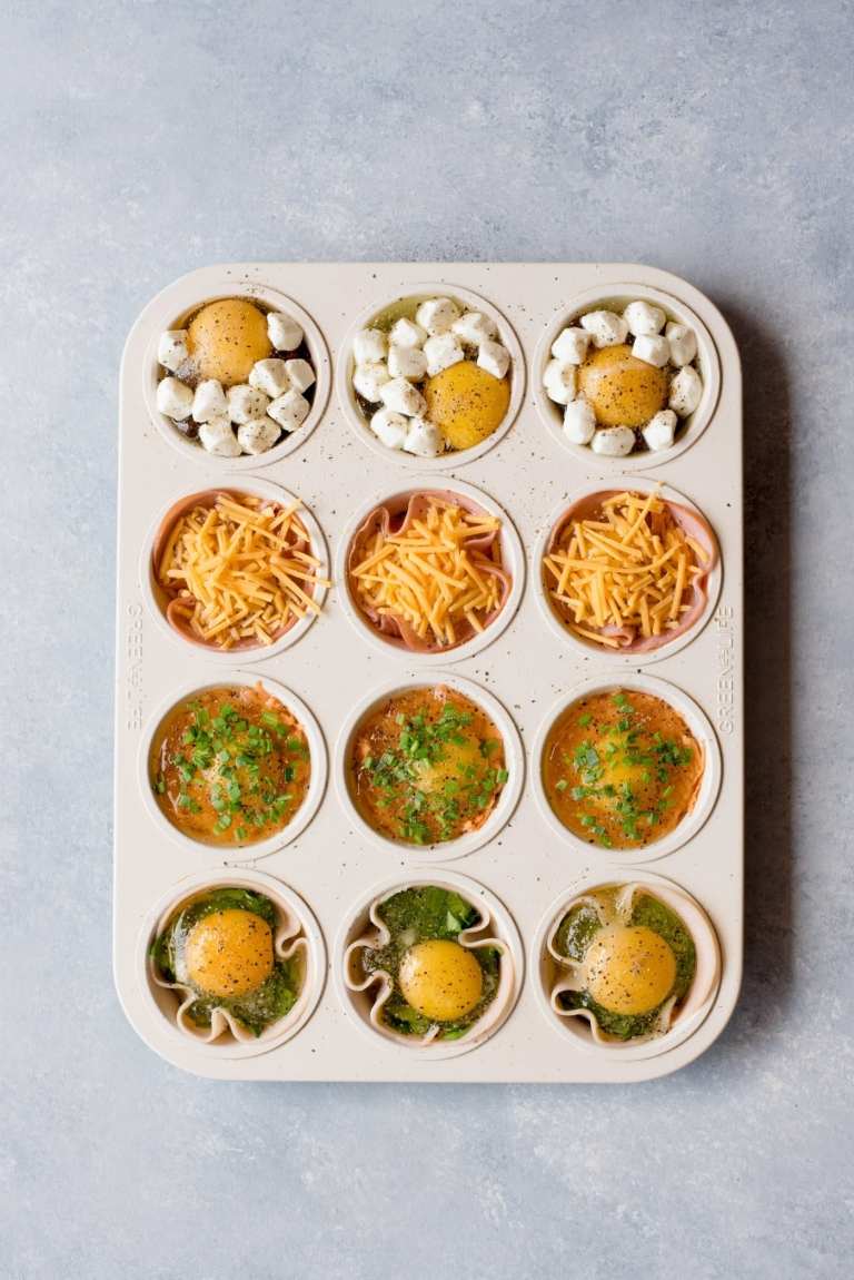 Omeleta na muffiny panvica štyri variácie recepty na rýchle raňajky petržlenová šunka