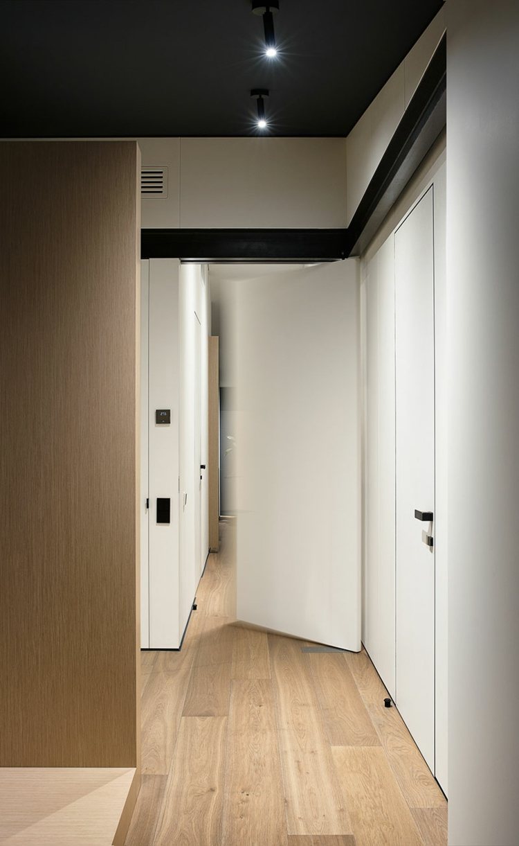 kiev pushka byt na poschodí loft svetlé drevo biela