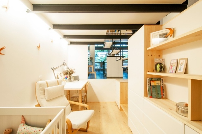 prestavba domu carles obohacuje dizajn detskej izby bielou borovicovou drevou