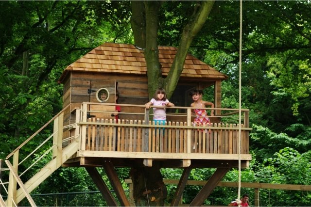 dom na strome detské hry záhradná zábradlie bezpečnosť platformy Dom na strome pre bezpečnosť nástupišťa zábradlia materskej školy