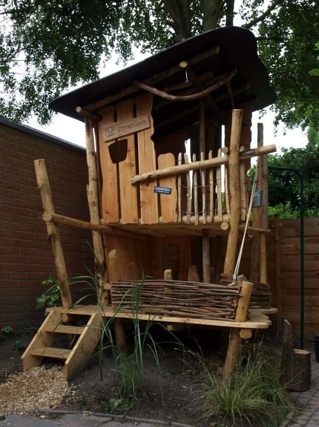 stromový dom záhrada stavať chodúle schody plošina dom na strome materská škola postaviť chodby schody plošina