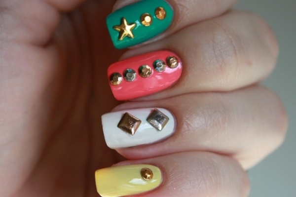 rôzne farby s vloženými prvkami