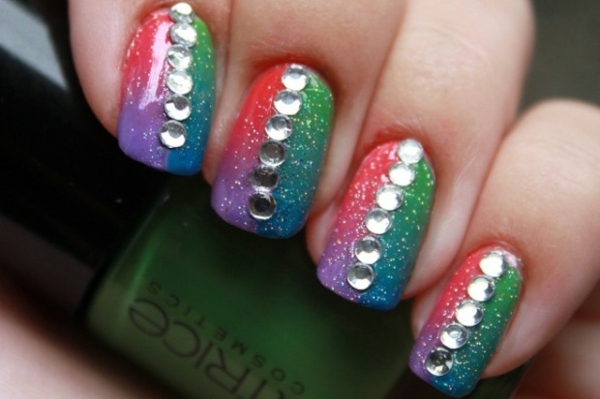 Lak na nechty s kamienkami