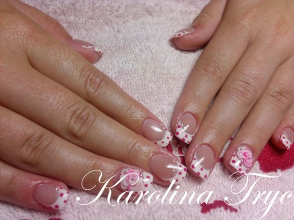 3D-nechtový dizajn-ruže-a-bodky