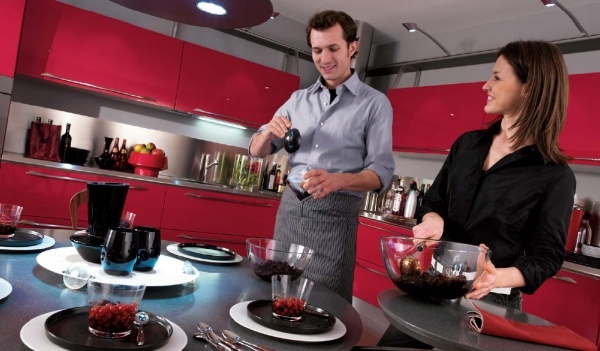 Kuchynská kolekcia Scavolini flux červená nehrdzavejúca oceľ moderné kuchyne Kolekcia tavidla Scavolini červená nerezová oceľ