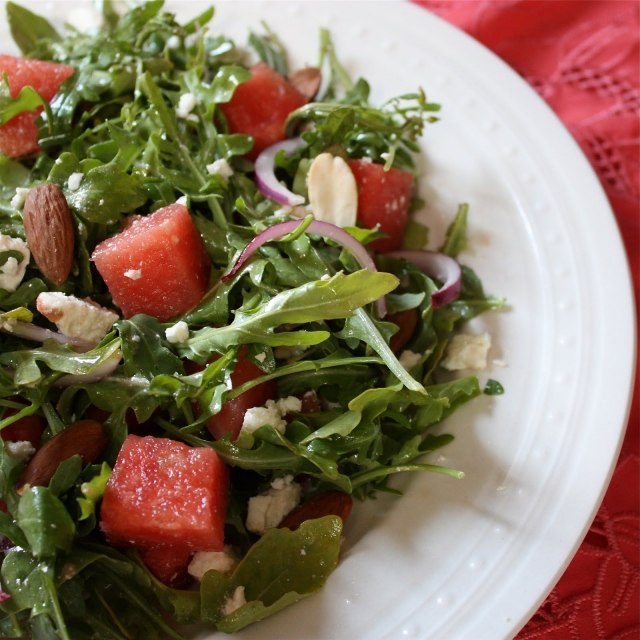 Mandle obsahujú užitočné bielkoviny šalát-leto-nápad-raketa-melón-voda