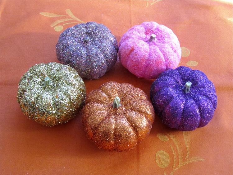 diy trblietka tekvica pestré farby halloween glamour