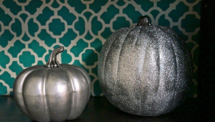 diy-trblietka-tekvica-strieborná myšlienka umelej jesennej dekorácie