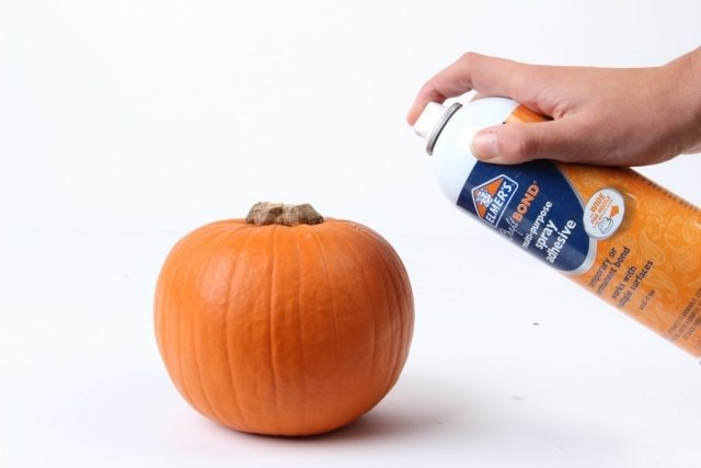 DIY-trblietavý-obrubník-urob si sám-lepiaci-sprej