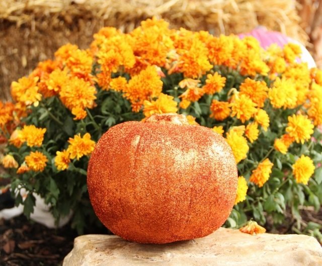 diy-trblietky-obrubník-halloween-dekorácia-návod-obrázky