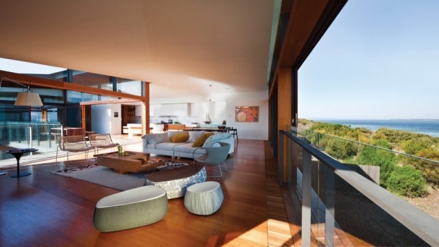 moderné-pobrežný dom-orientácia na juh-otvorené-sklenené zábradlie