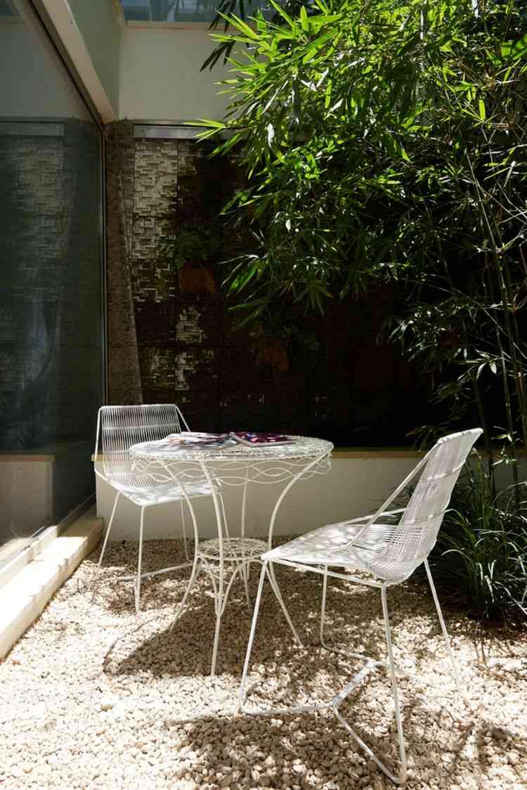 dom z recyklovaného materiálu eco360 udržateľná účinnosť budovy dom plus energia dom plus energia dom bar barový pult minimalistický dizajn vonkajšia plocha záhrada