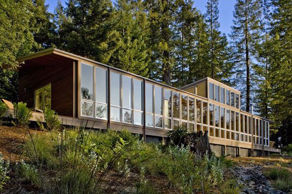 moderná architektúra domu - nehnuteľnosť v lese