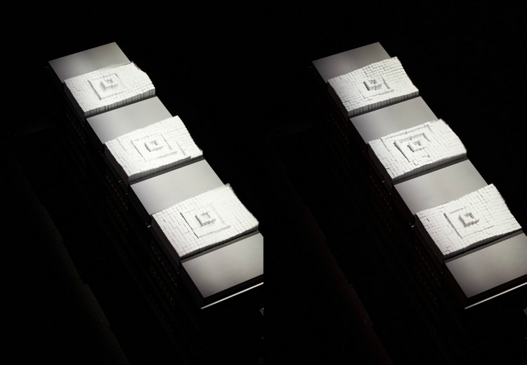 Domino efekt medzi priľahlými časťami design-table-transform-create-white-square-tvary