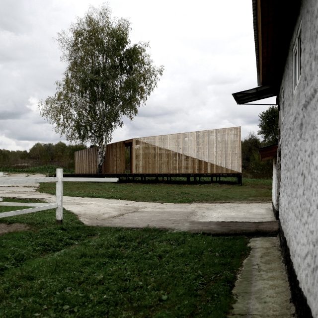 malý letný dom so šikmou strechou z moskvy