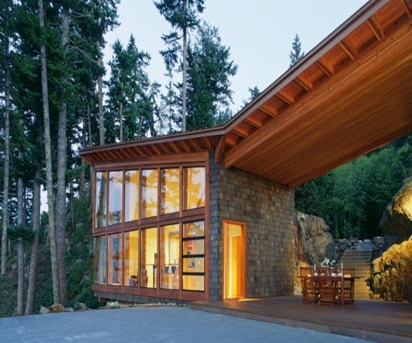 vila modernej architektúry v lese