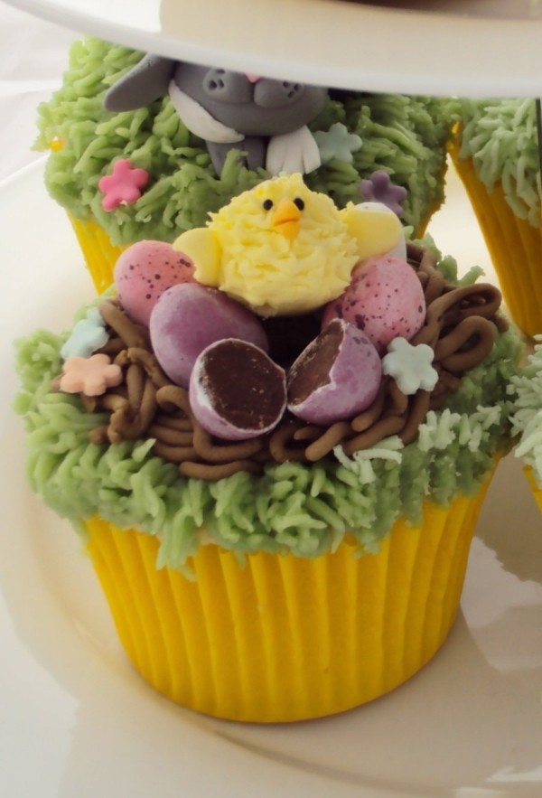 Veľkonočný lahodný recept Veľkonočný koláč Figúrky s vajíčkom od kuracieho koláča Veľkonočný chutný recept Veľkonočné figúrky mláďat