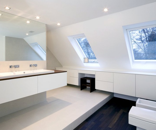 large-bathroom-clear-lines