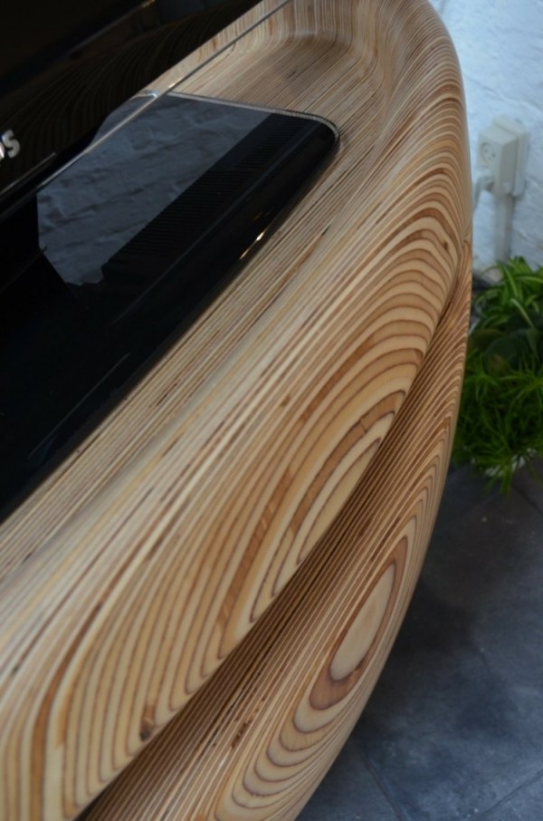 Televízny stojan z brezového dreva, vzor dreva, leon van zanten TV stojan brezový drevený materiál vzor drevo leon van zanten