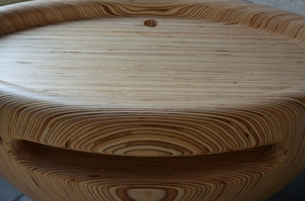 Televízny stojan vyrobený z brezového dreva kvitne teplom drevom Televízny stojan brezové drevo kvitne teplým vzhľadom dreva