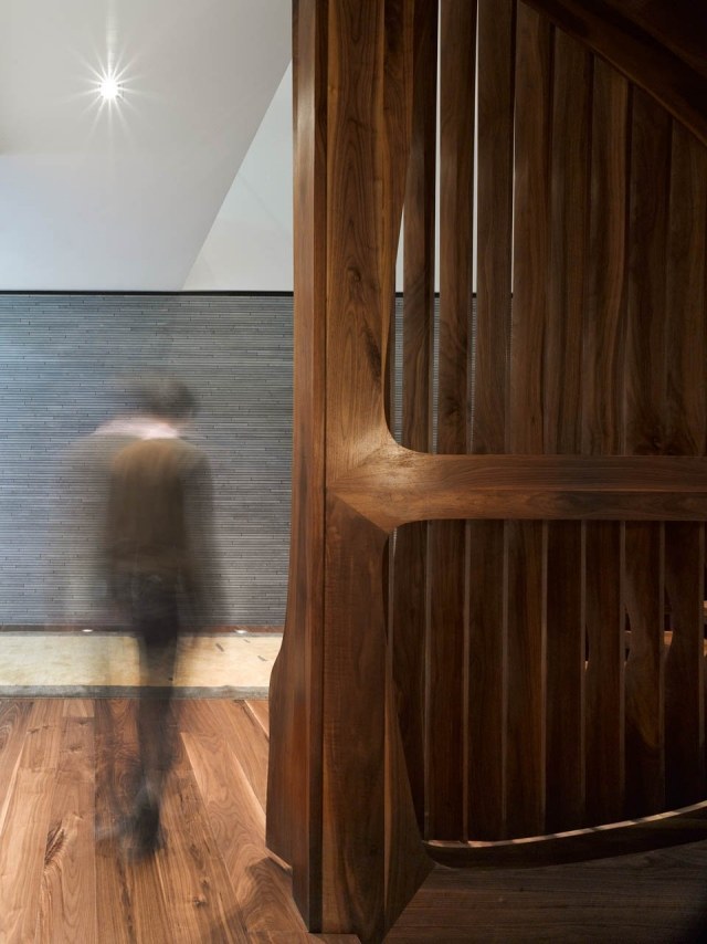 drevený interiér schodisko dizajn sochársky rodinný dom