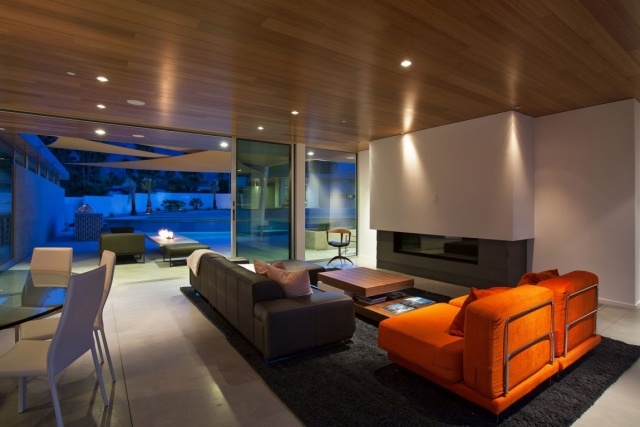 púštny dom-interiér-obývačka-osvetlenie-strop-vstavané-svetlá