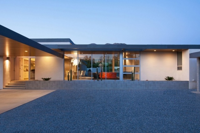 moderný dom-púšť-kalifornia-zasklenie-osvetlenie