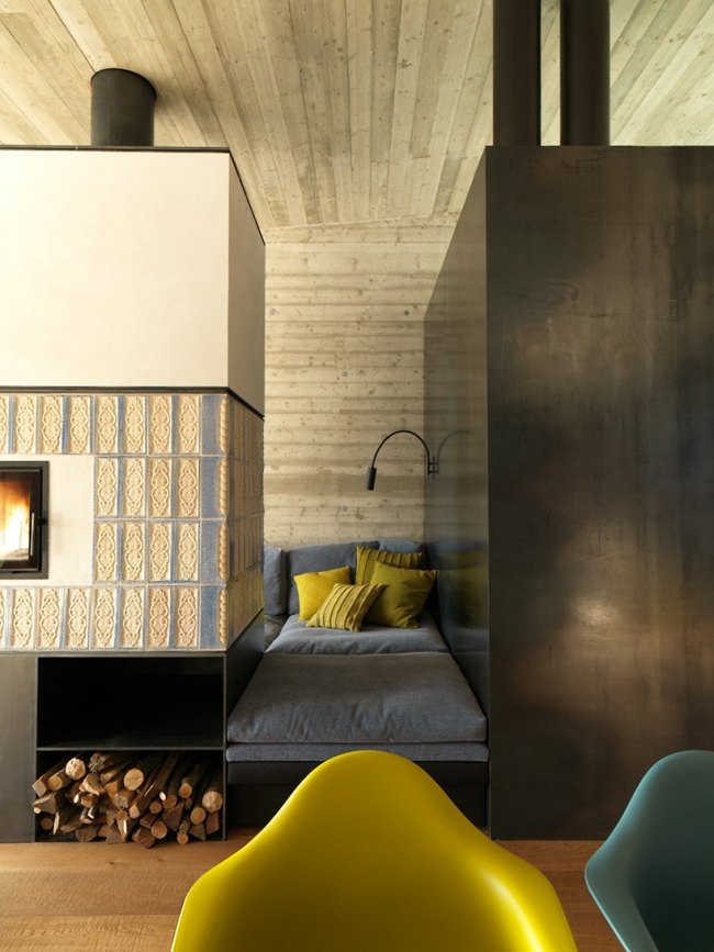 prázdninový dom interiérový dizajn obývacia izba posteľ krb burgmeisterwolf prázdninový dom interiérový dizajn obývacia izba posteľ krb