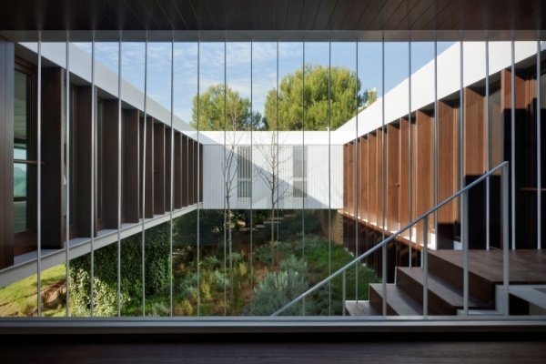 moderný dom na svahu-oab-adi-arquitectura