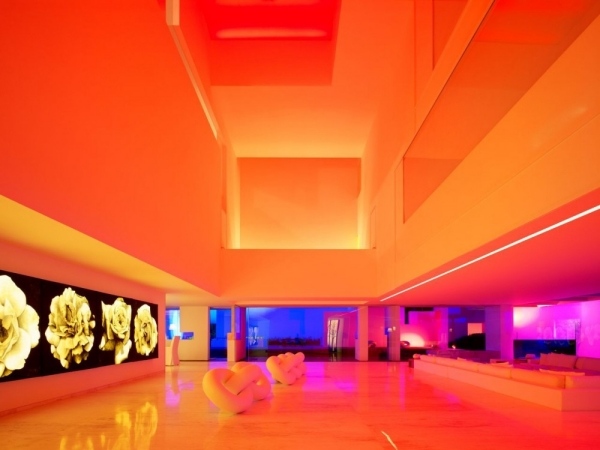 efekty moderného domu-farebné-svetelné-inštalácie