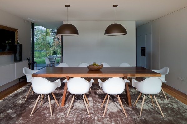 jedálenský kút drevený jedálenský stôl prívesok svetlá biele stoličky jedálenský kút drevené jedálenské stoly závesné svetlá