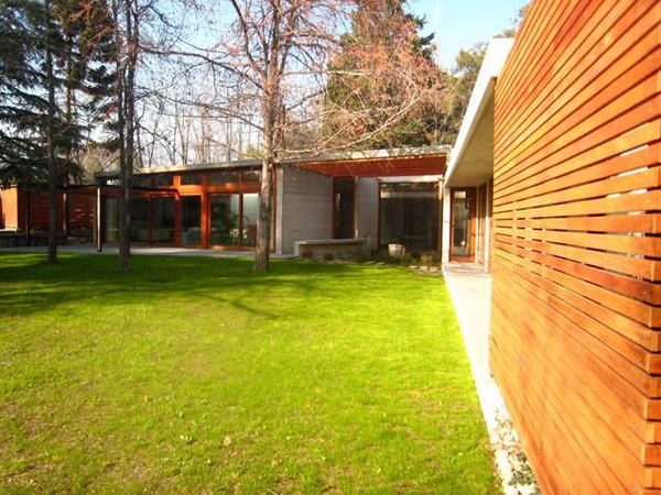 exteriérový dizajn moderného domu moderný dom v Santiagu - drevená fasáda