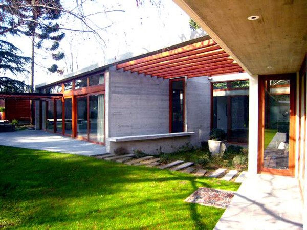 moderná domáca lesná architektúra inovatívna architektúra zo Santiaga - záhrada