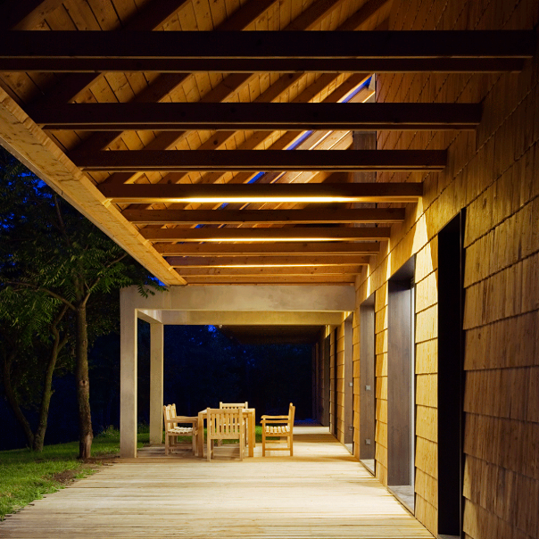 moderná vonkajšia terasa vidieckeho domu moderný vidiecky dom s vonkajšou terasou