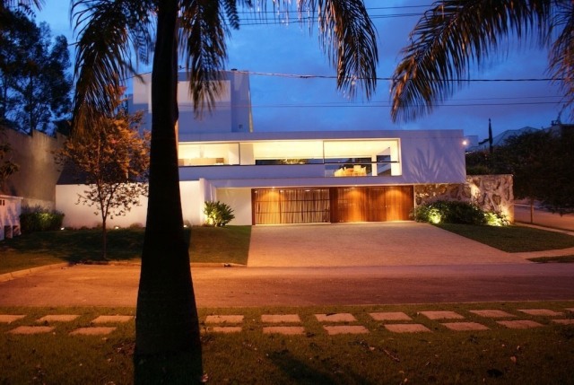 mestský dom-sao-paolo-fasáda-nočné osvetlenie