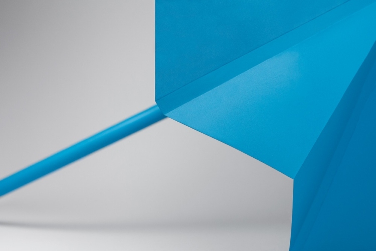 žiadne ostré rohy a žiadny ťažký kovový rám dáždnik-dizajn-origami-recyklovateľný plast