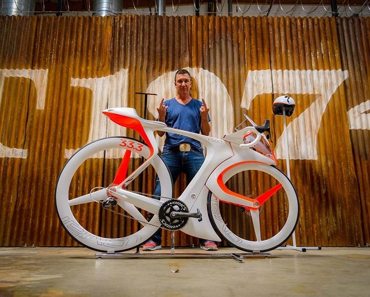 závodný bicykel-dizajn-fUCI-robert-egger-bočný pohľad