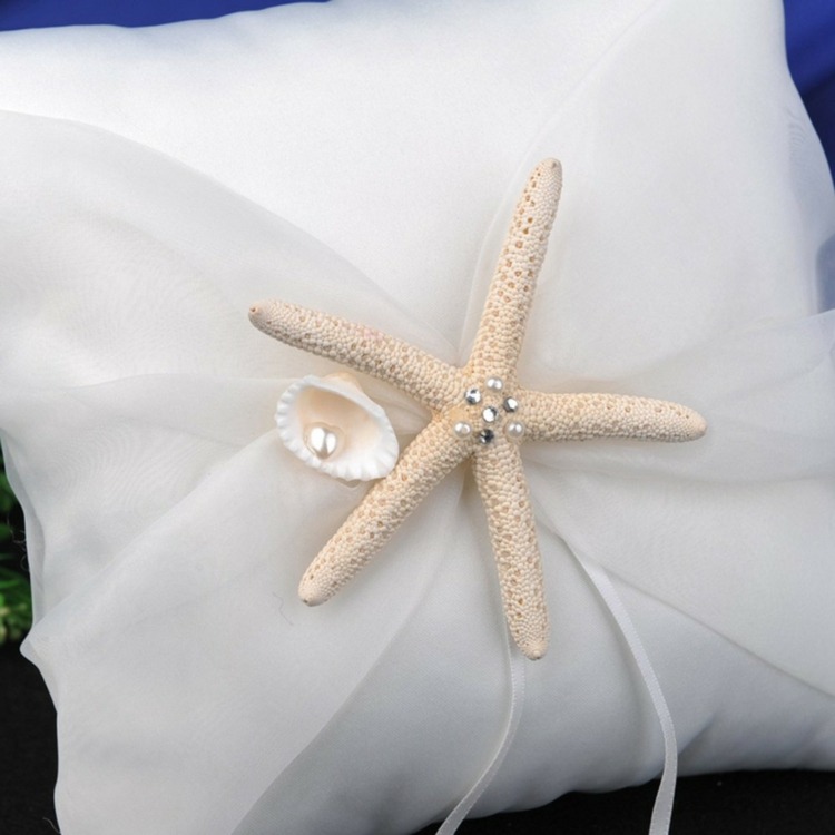 prstenový vankúš na svadobnú pláž svadba-nápad-hviezdice-mušľa-perla-jemná-tkanina