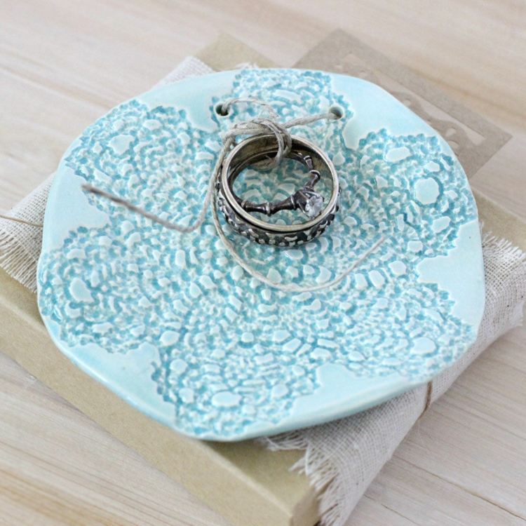 prstencový vankúš na svadbu svetlo modrý tanier-nápad-vzor-plážový štýl