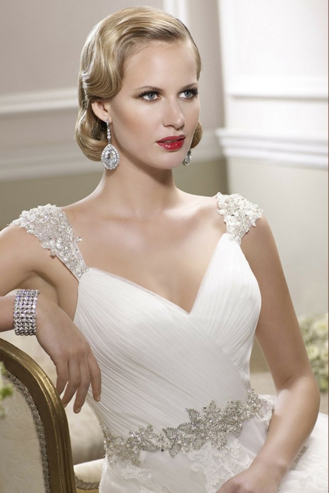 Romantické svadobné šaty s opaskom z perál v retro štýle rukáv rameno retro štýl svadobný obrad