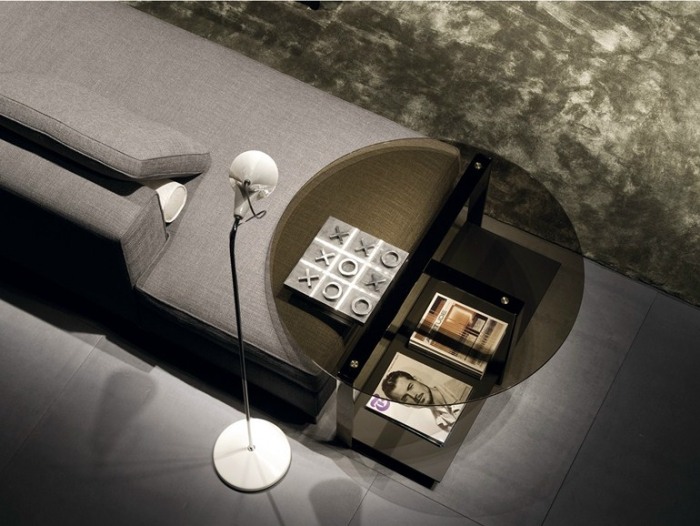 konferenčný stolík-okrúhly-vyrobený z tvrdeného skla-williams-minotti-nábytok do obývačky