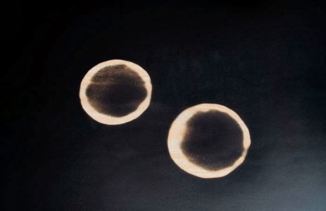 Položte poháre-krúžky vľavo-sojka Watson-jednoduchý drevený atrament šálky škvrny prstene left-jay watson dizajn jednoduchý atrament na drevo