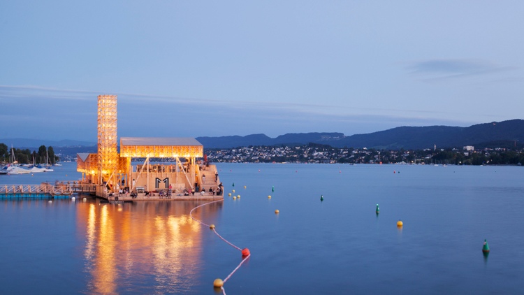 Fotovoltaické systémy s plochou 10 metrov štvorcových pre pavilón Drevený pavilón Zürichské jazero-solárne systémy-osvetlenie-výroba energie