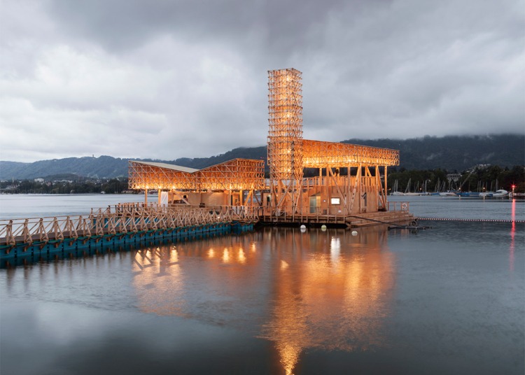 150 LED svetiel zásobovaných energiou zo solárnych panelov Drevený pavilón zurichsee-150-led-svetla-nočné osvetlenie