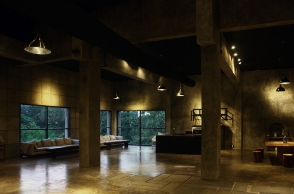 Predvádzacia miestnosť s exkluzívnym interiérovým dizajnom 823 štúdiových betónových stĺpov