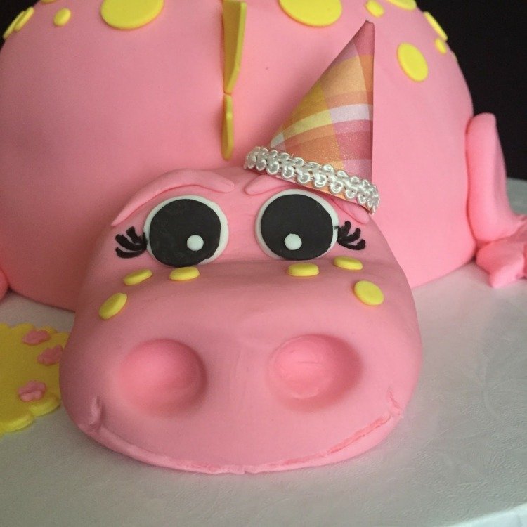 dinosauria torta recept fondán ružová dekorácia dievča